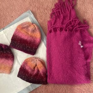 New winter set three hats two scarfs
MOM DAD & BABY SET